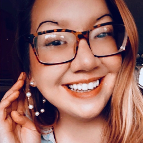 Meet your Posher, Kayla - Picture 2 of 2